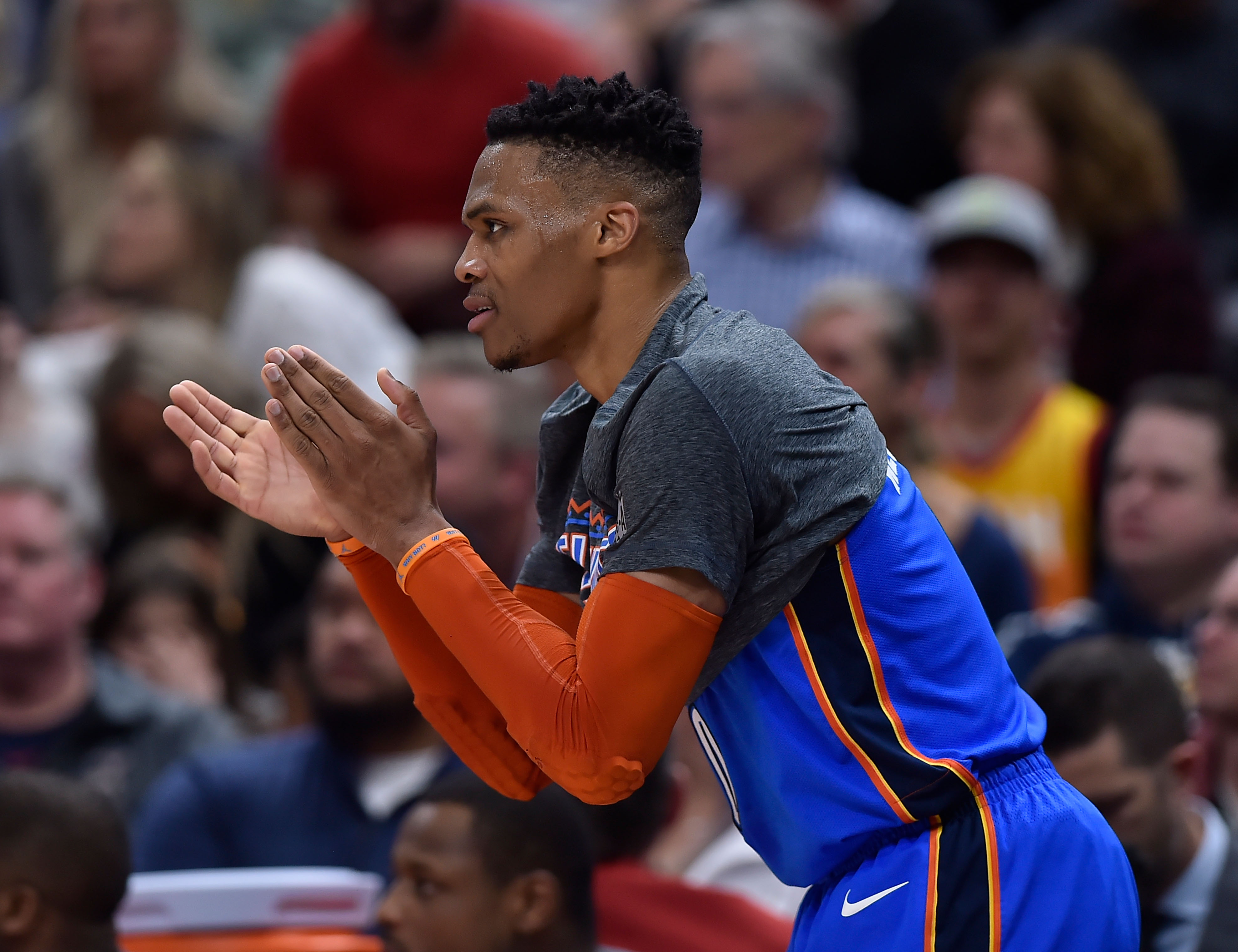 也给球队管 也给球队管